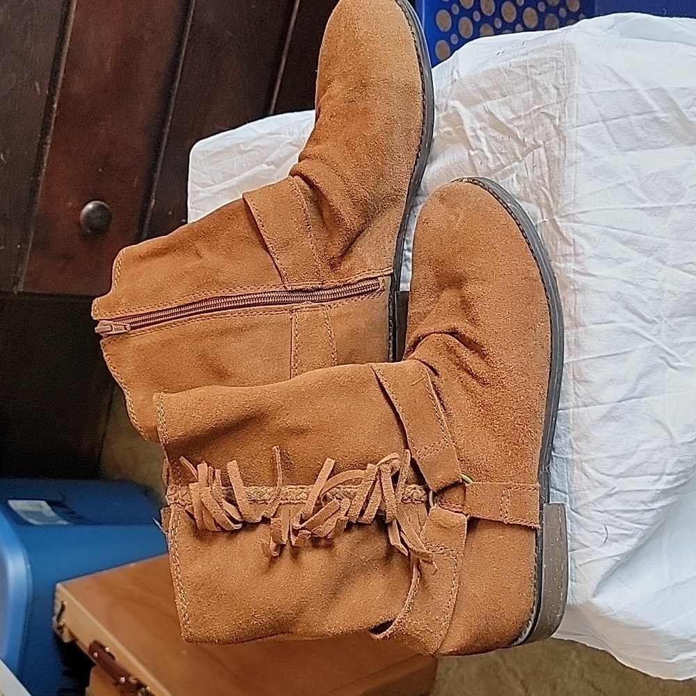 Boots - Picture 2 of 4